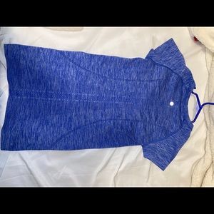 COPY - Lululemon size 4 dry fit tee